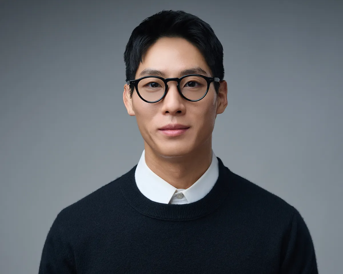 Professional corporate headshot by Kemp Photography